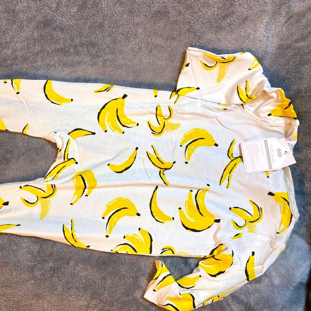 Mud Pie  White & Yellow Banana Footie